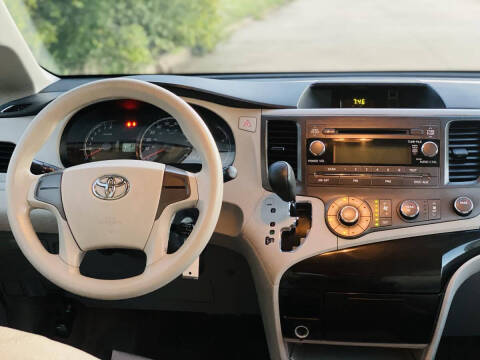 2013 Toyota Sienna L 7-Passenger