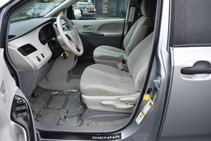 2012 Toyota Sienna Base 7-Passenger