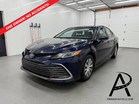 2022 Toyota Camry Hybrid LE