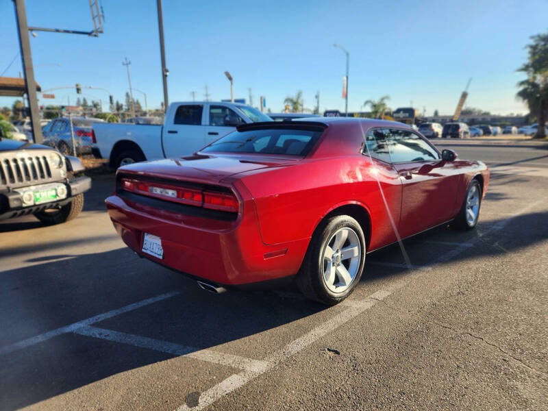 2012 Dodge Challenger SXT