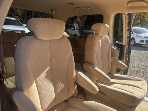 2007 Hyundai Entourage SE