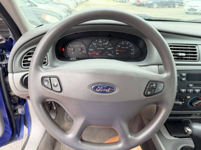 2003 Ford Taurus SE