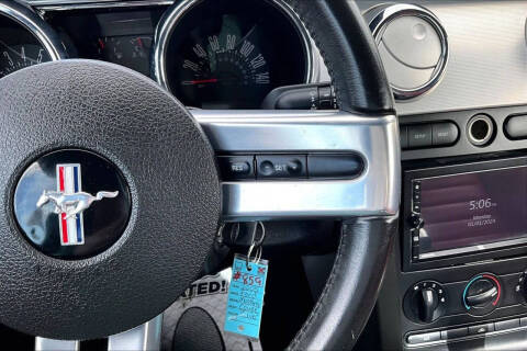 2005 Ford Mustang GT Deluxe