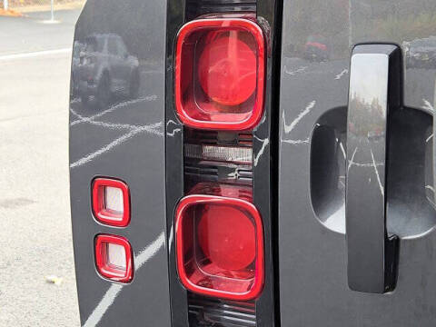 2023 Land Rover Defender 130 X-Dynamic SE