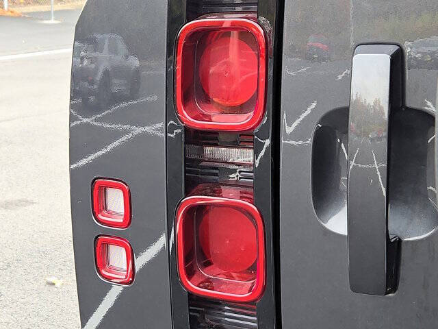 2023 Land Rover Defender 130 X-Dynamic SE