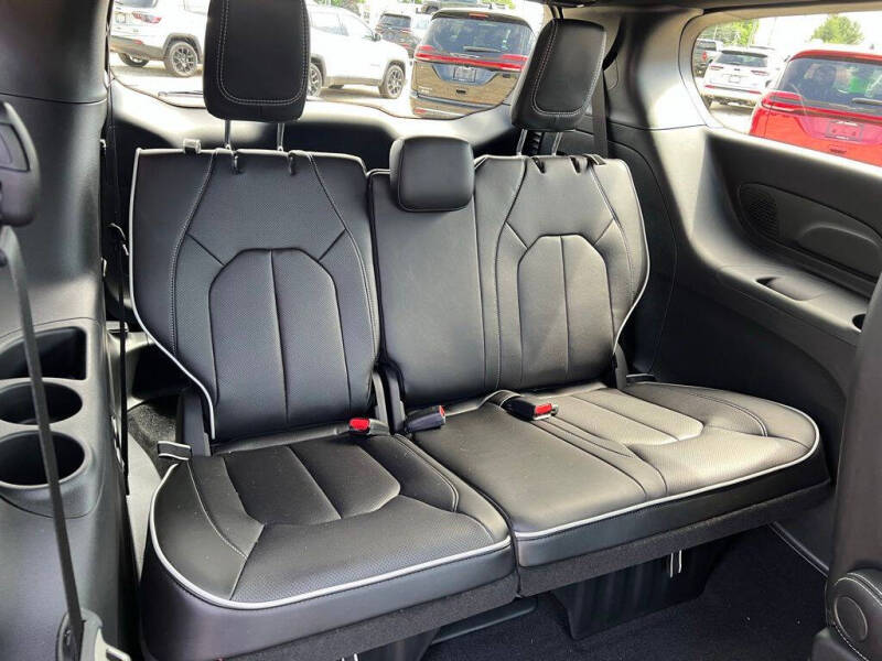 2027 Chrysler Pacifica Limited