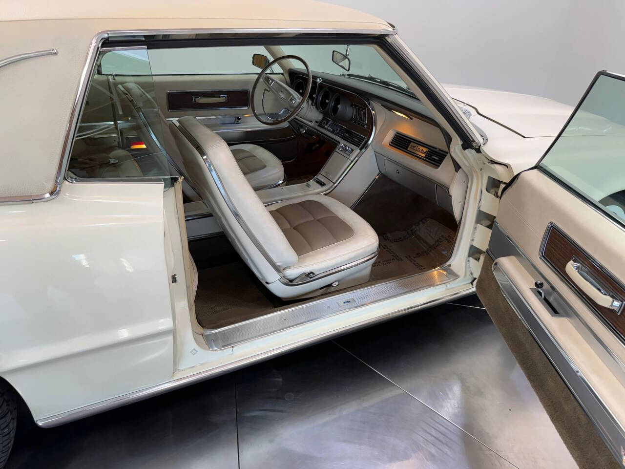 1967 Ford Thunderbird 47