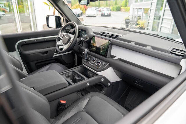 2022 Land Rover Defender 7