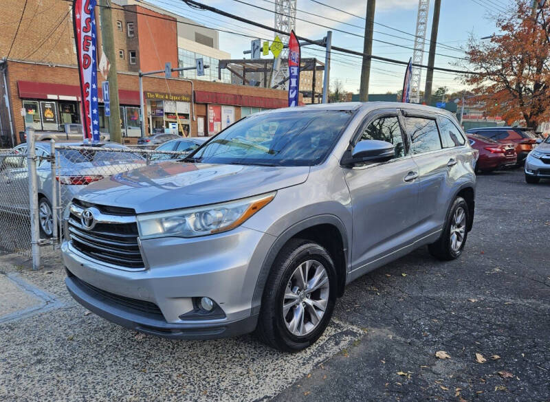 2015 Toyota Highlander LE Plus's photo