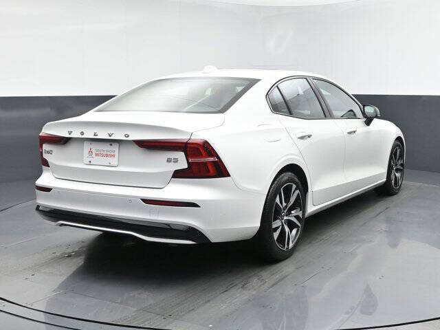 2024 Volvo S60 B5 Core Dark Theme