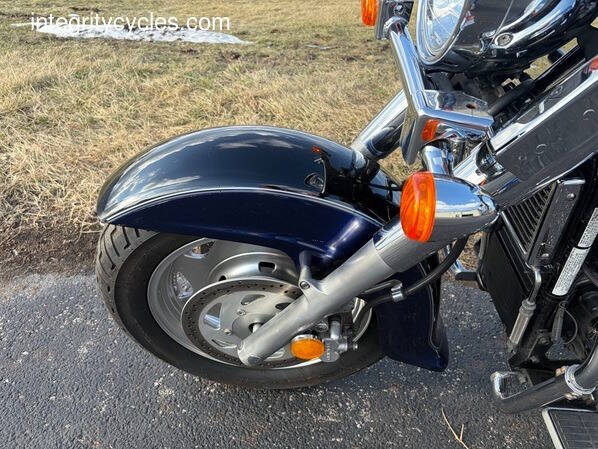 2005 Suzuki Boulevard