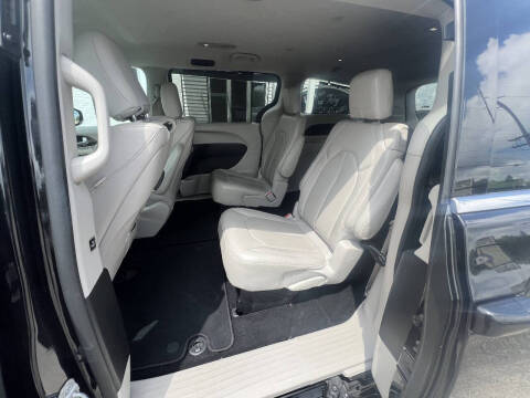 2017 Chrysler Pacifica Touring-L Plus