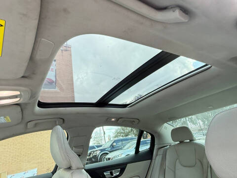 2024 Volvo S60 Recharge T8 Plus Dark Theme