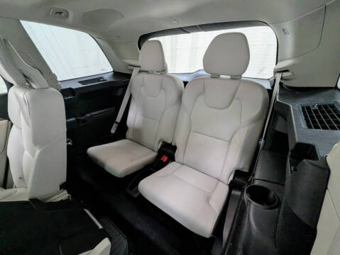 2025 Volvo XC60 B5 Plus Dark Theme