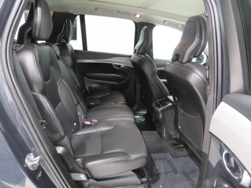 2022 Volvo XC90 T5 Momentum