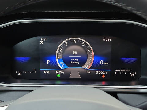 2025 Volkswagen Taos SE Black