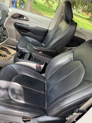 2017 Chrysler Pacifica Touring-L