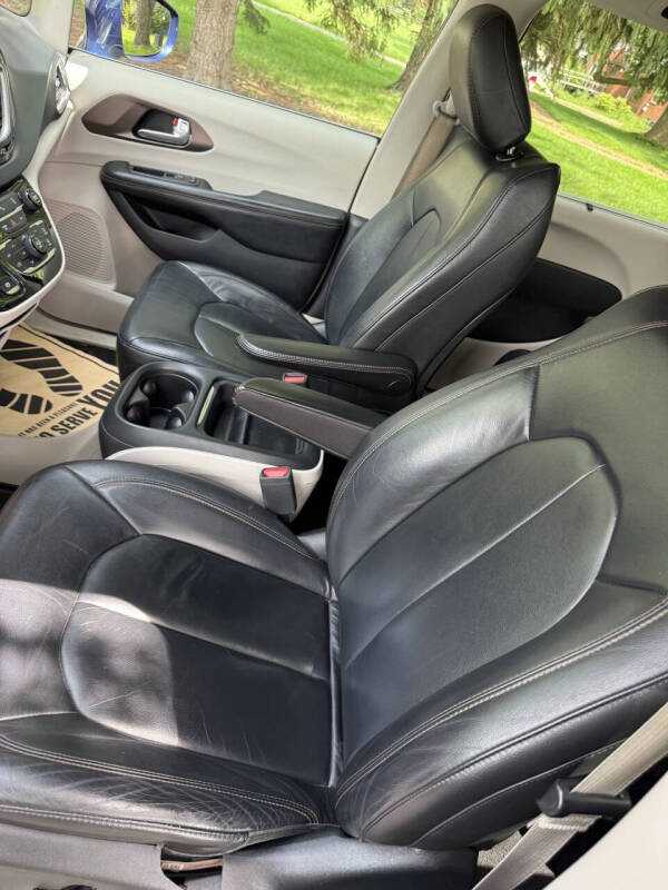 2017 Chrysler Pacifica Touring-L