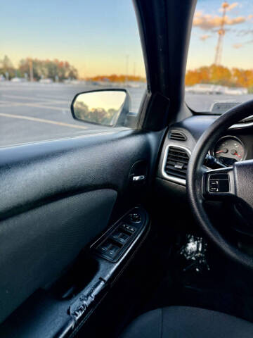 2012 Dodge Avenger SE