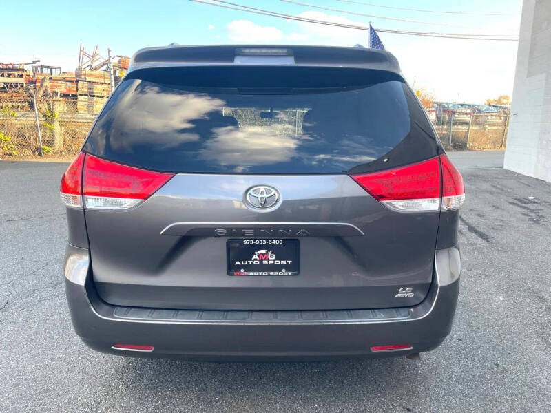 2014 Toyota Sienna LE 7-Passenger
