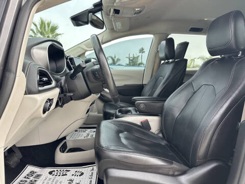 2022 Chrysler Pacifica Hybrid Touring L