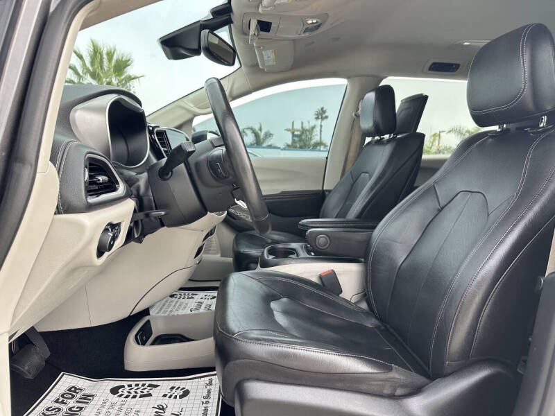 2022 Chrysler Pacifica Hybrid Touring L