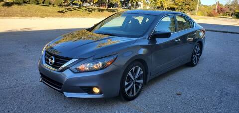 2017 Nissan Altima for sale at EXPRESS MOTORS in Grandview MO