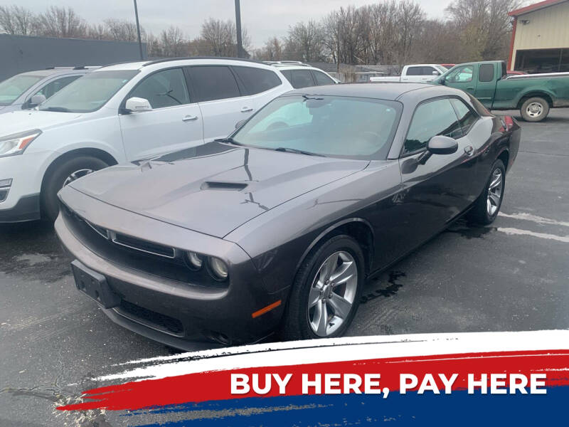 2015 Dodge Challenger SXT's photo