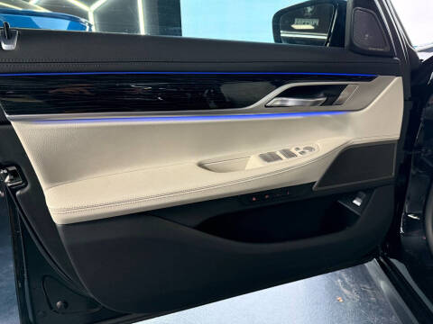 2022 BMW 7 Series 740i