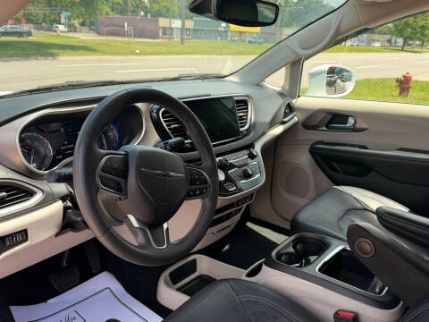 2022 Chrysler Pacifica Touring L