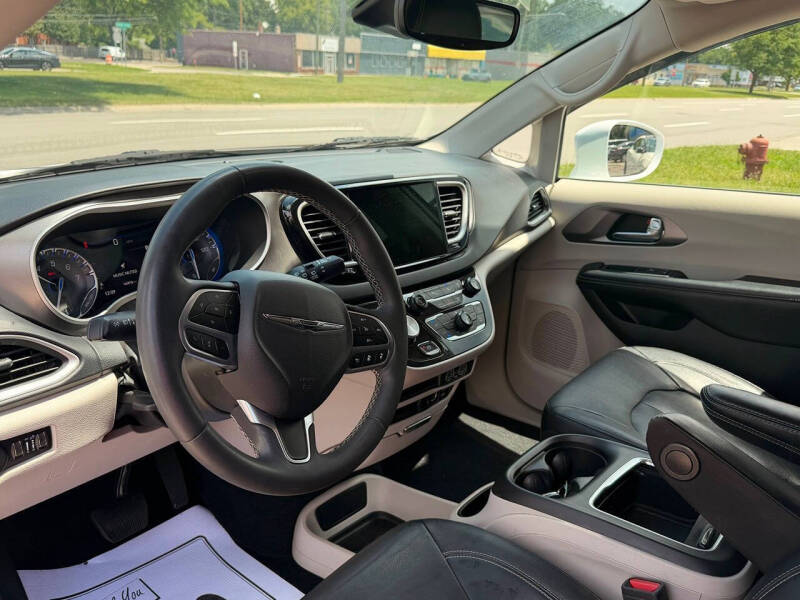 2022 Chrysler Pacifica Touring L