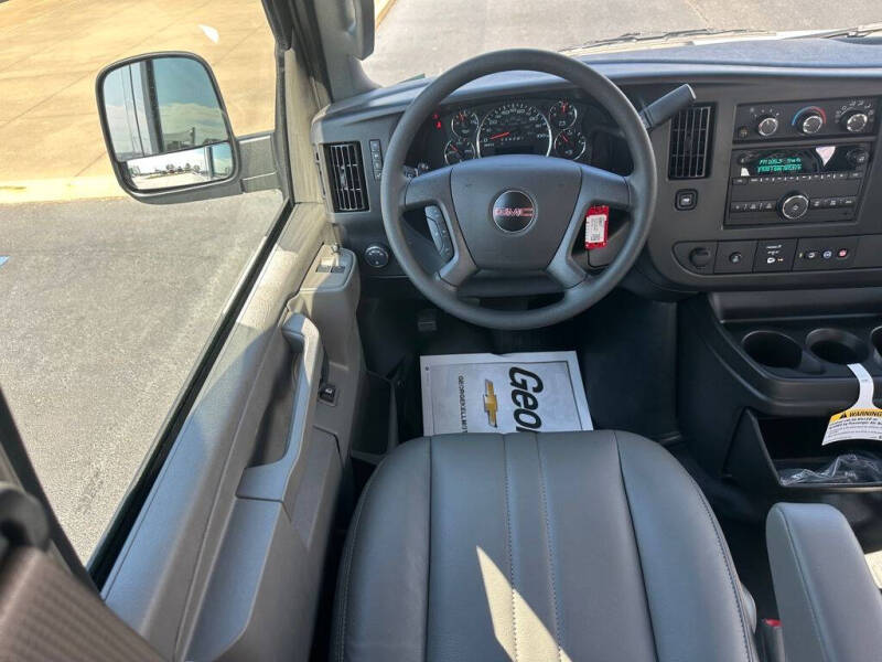 2025 GMC Savana 2500