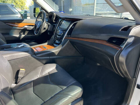 2017 Cadillac Escalade ESV Luxury