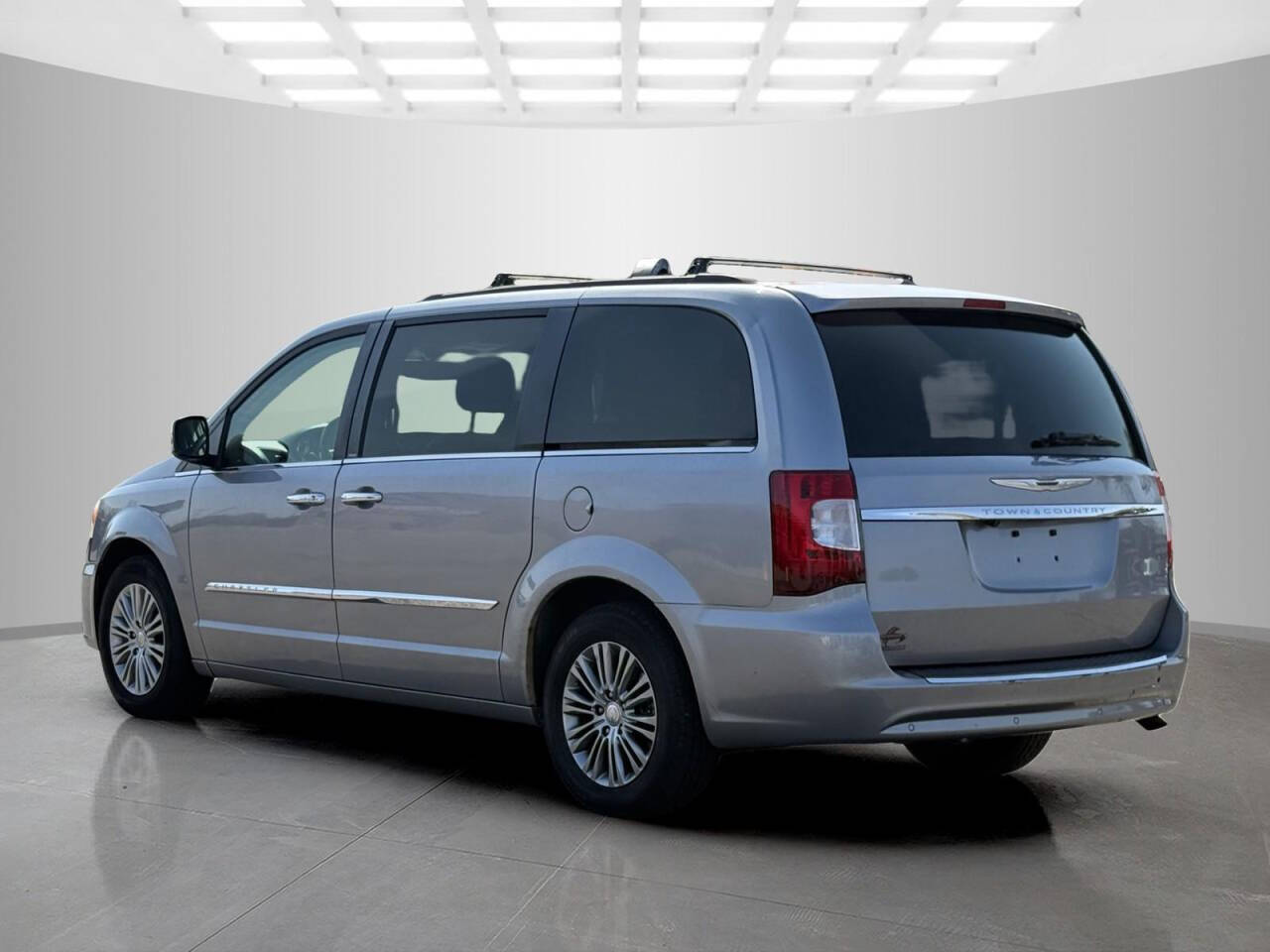 2014 Chrysler Town and Country for sale at Used Cars Toledo in Oregon, OH