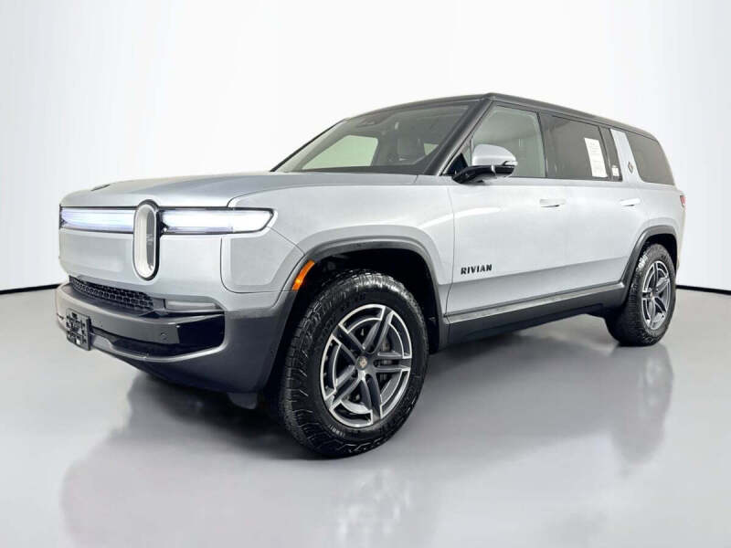 2025 Rivian R1S