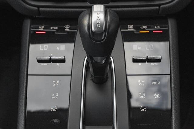 2023 Porsche Macan T