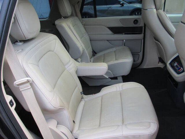 2019 Lincoln Navigator Select