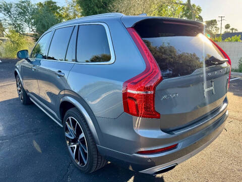2020 Volvo XC90 T6 Momentum 6-Passenger