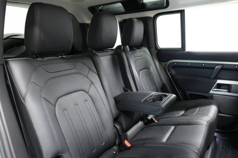 2022 Land Rover Defender 110 SE