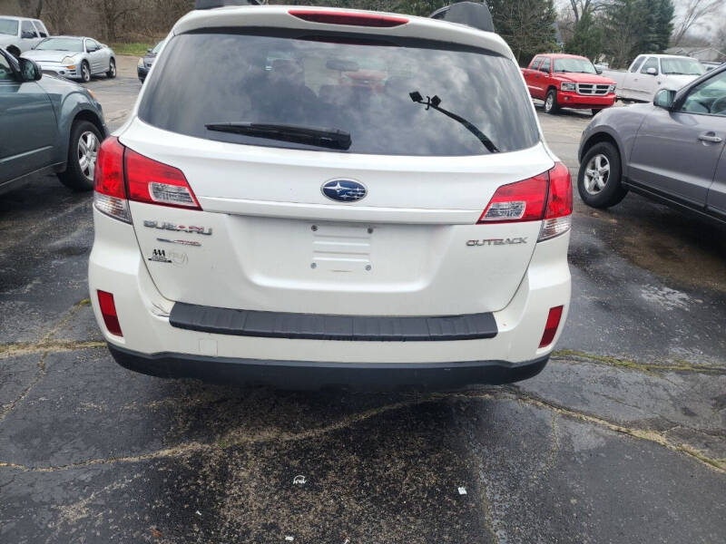 2011 Subaru Outback I Premium photo 4