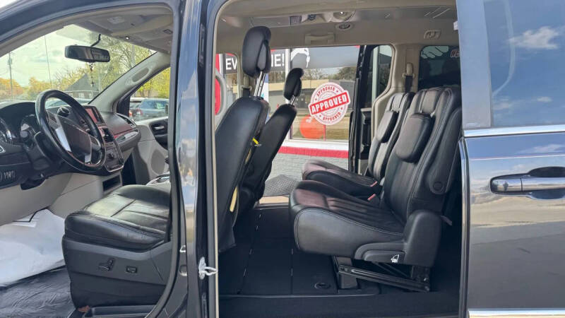 2014 Chrysler Town and Country Touring