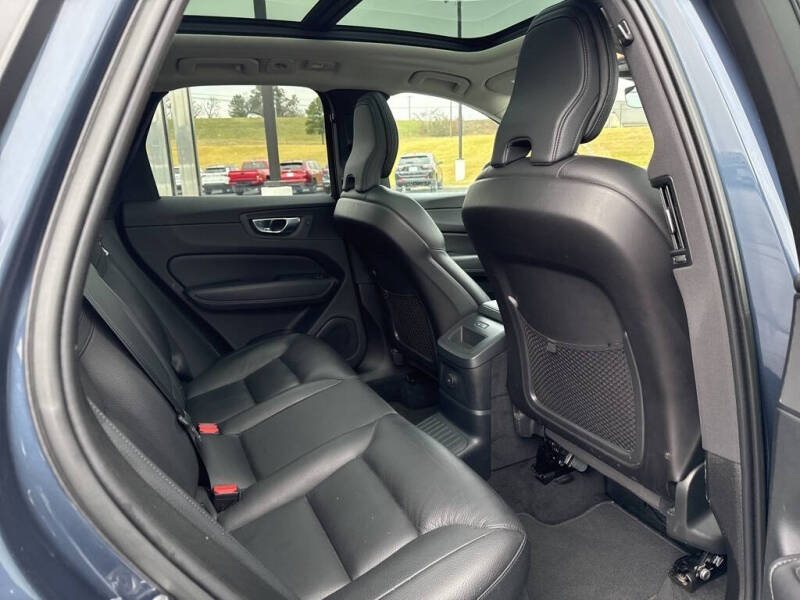 2023 Volvo XC60 Recharge T8 Plus Bright Theme