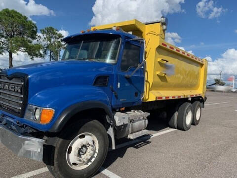 2005 Mack CV713