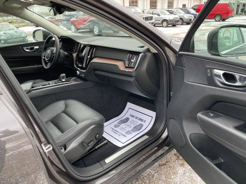 2023 Volvo XC60 B5 Plus Bright Theme