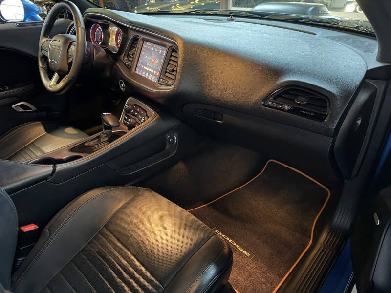 2016 Dodge Challenger 392 HEMI Scat Pack Shaker