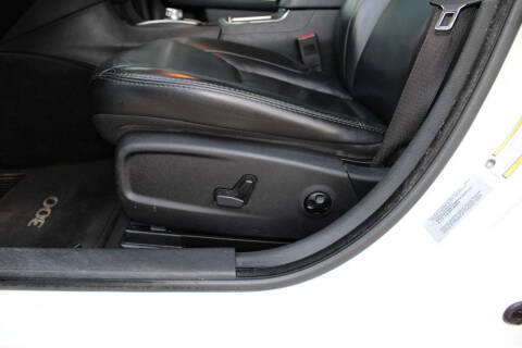 2017 Chrysler 300 Limited