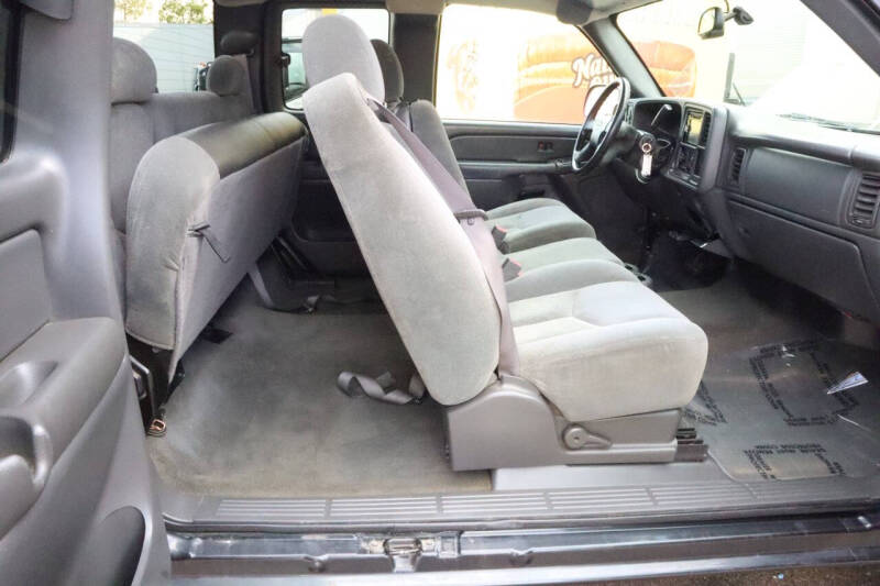 2004 Chevrolet Silverado 2500HD LS