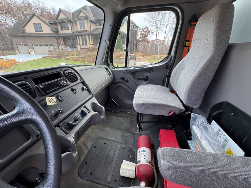 2018 Freightliner M2 106