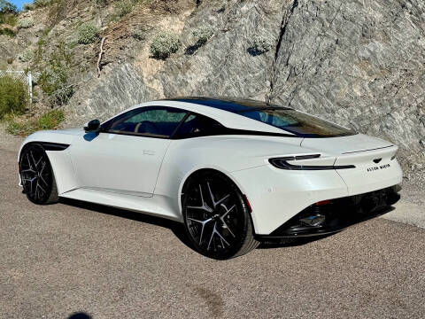 2025 Aston Martin DB12 V8