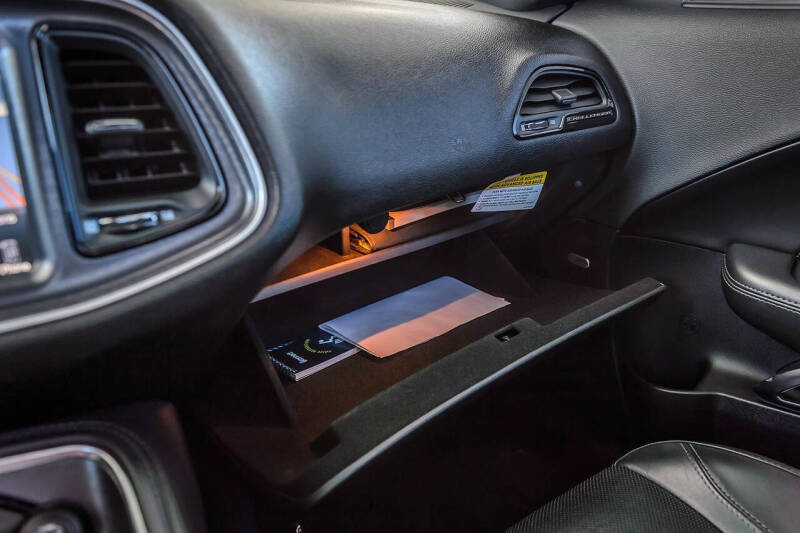 2015 Dodge Challenger SXT Plus